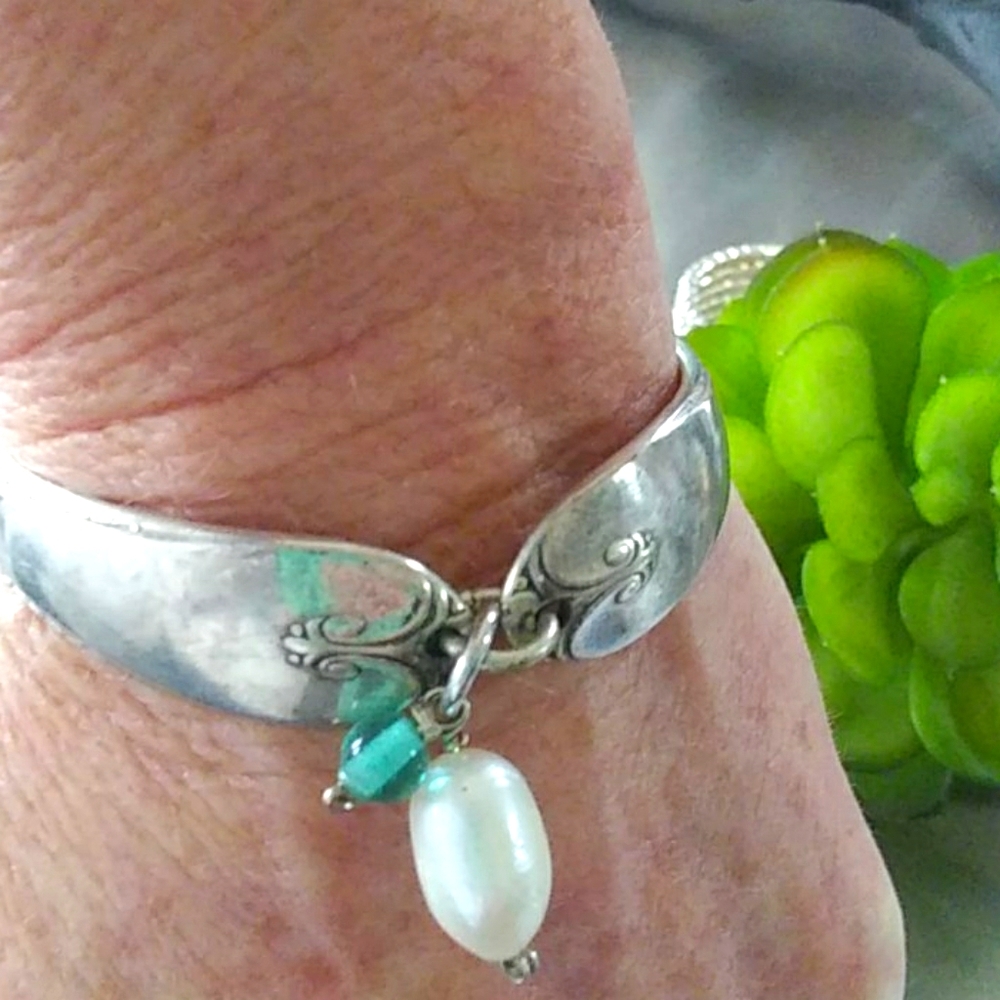 NWT HANDMADE SPOON BRACELET WITH PEARL/ TURQUOISE/